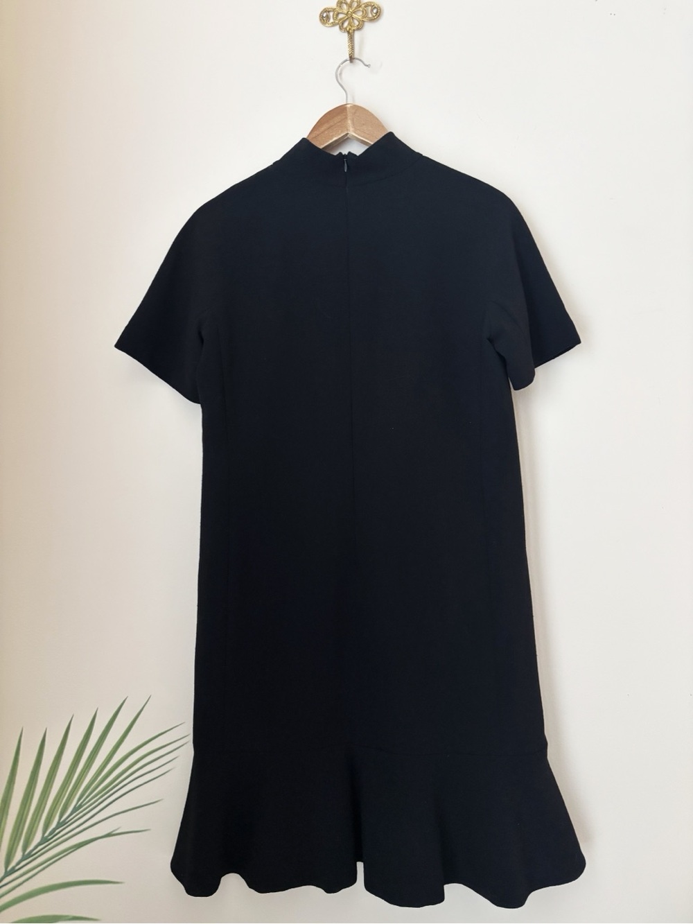 Lafayette 148 Black Wool Mock Neck Ruffle Hem Dress Sz 8 Quiet Luxury - Picture 4 of 6